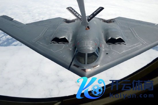 好意思国空军B-2隐形轰炸机。